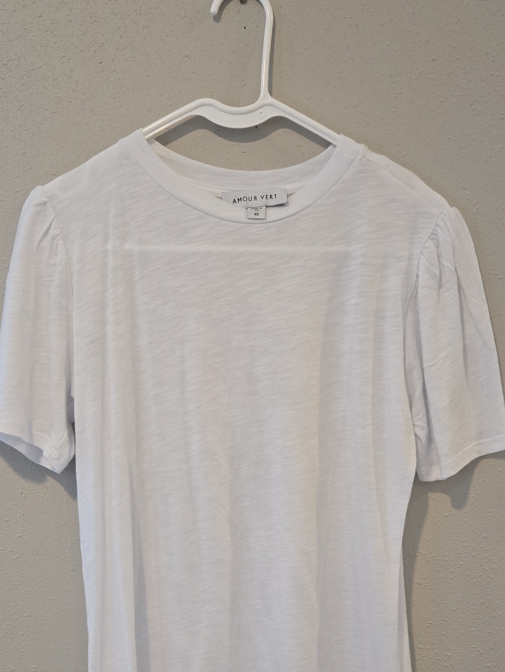 Amour Vert White Short Sleeve Crewneck Tee